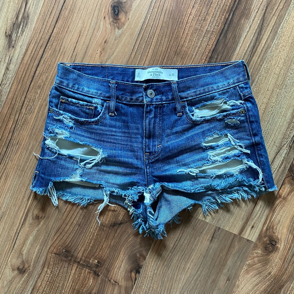 Abercrombie & Fitch destroyed high waist shorts